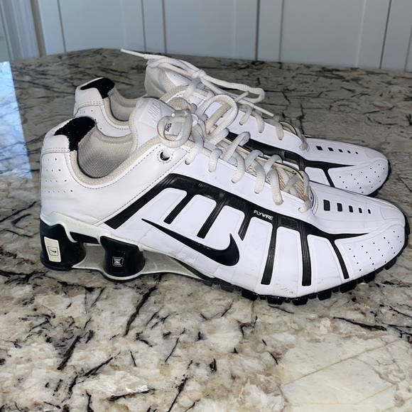 Nike Shoes Nike Shox Oleven Rare 21 White And Black Sneakers Mens Size 9 Poshmark